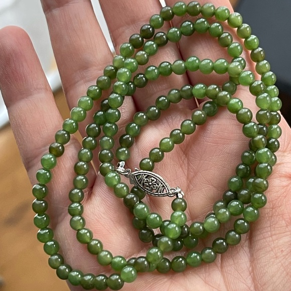 Antique spinach green jade bead silver necklace - Picture 1 of 6